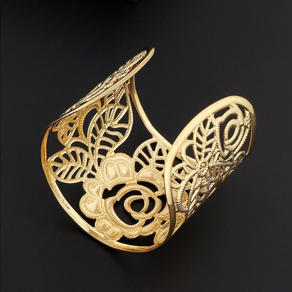 Golden Floral Bracelet - Picture 2 of 5